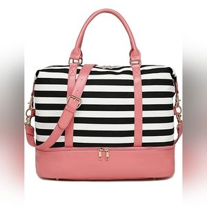 Overnight bag with bottom shoe compartment